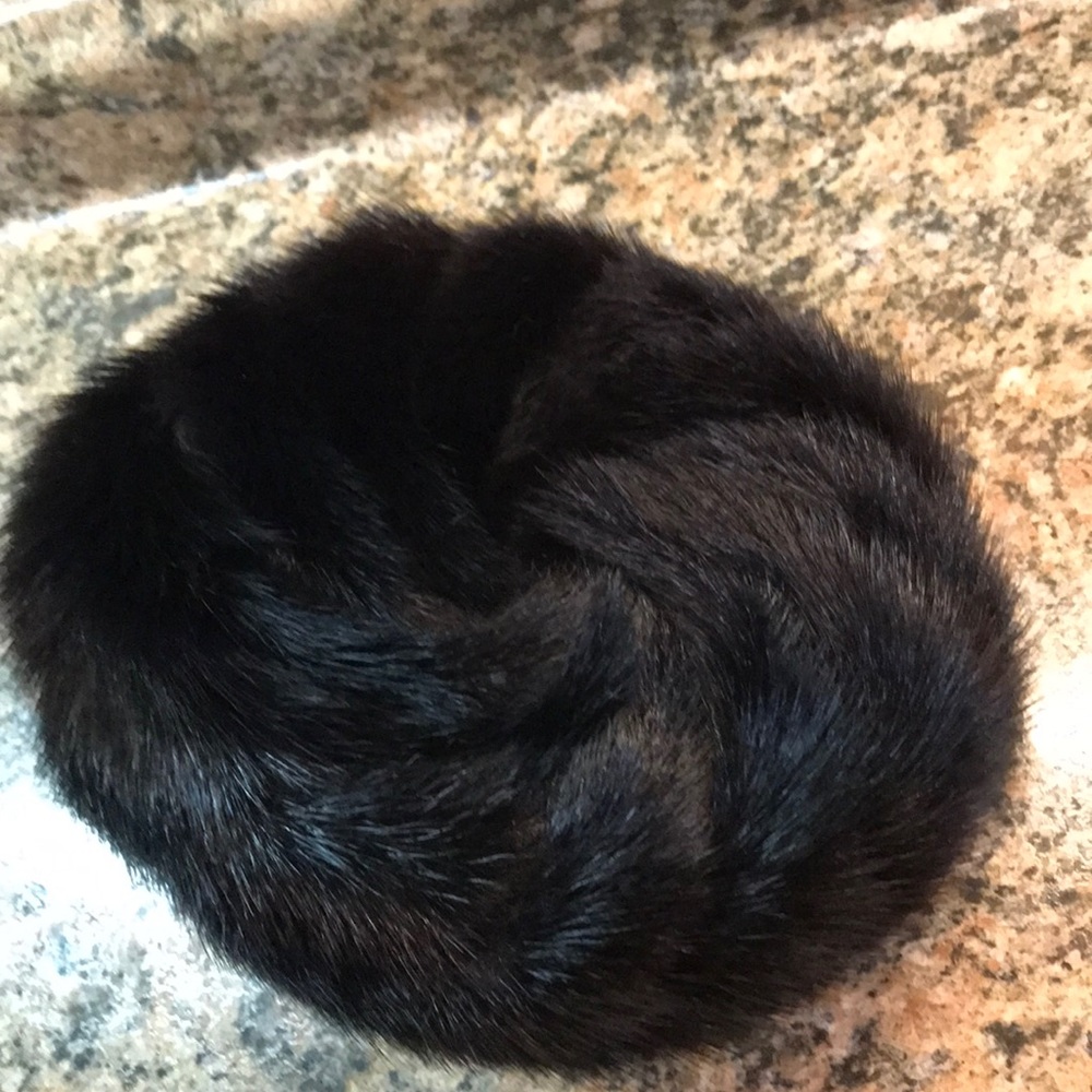 Vintage mink pillbox hat. - Picture 2 of 4